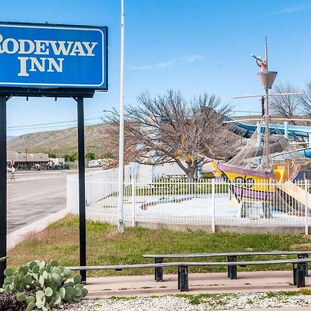 Rodeway Inn Whites City 외부 사진